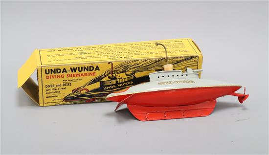 A Sutcliffe Unda-Wunda diving submarine clockwork model, boxed